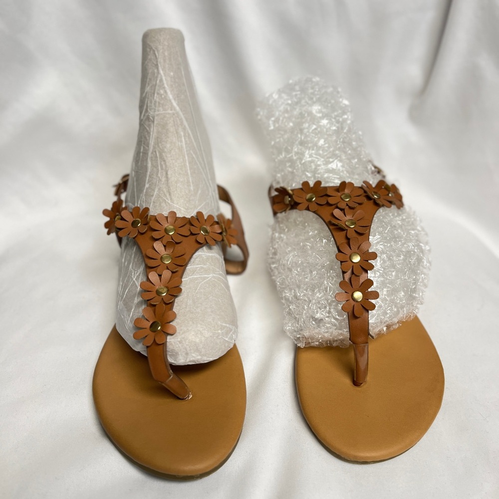 Beverly Hills Polo Club, EUC, sz 2, Tan Floral Sandals clean, adorable